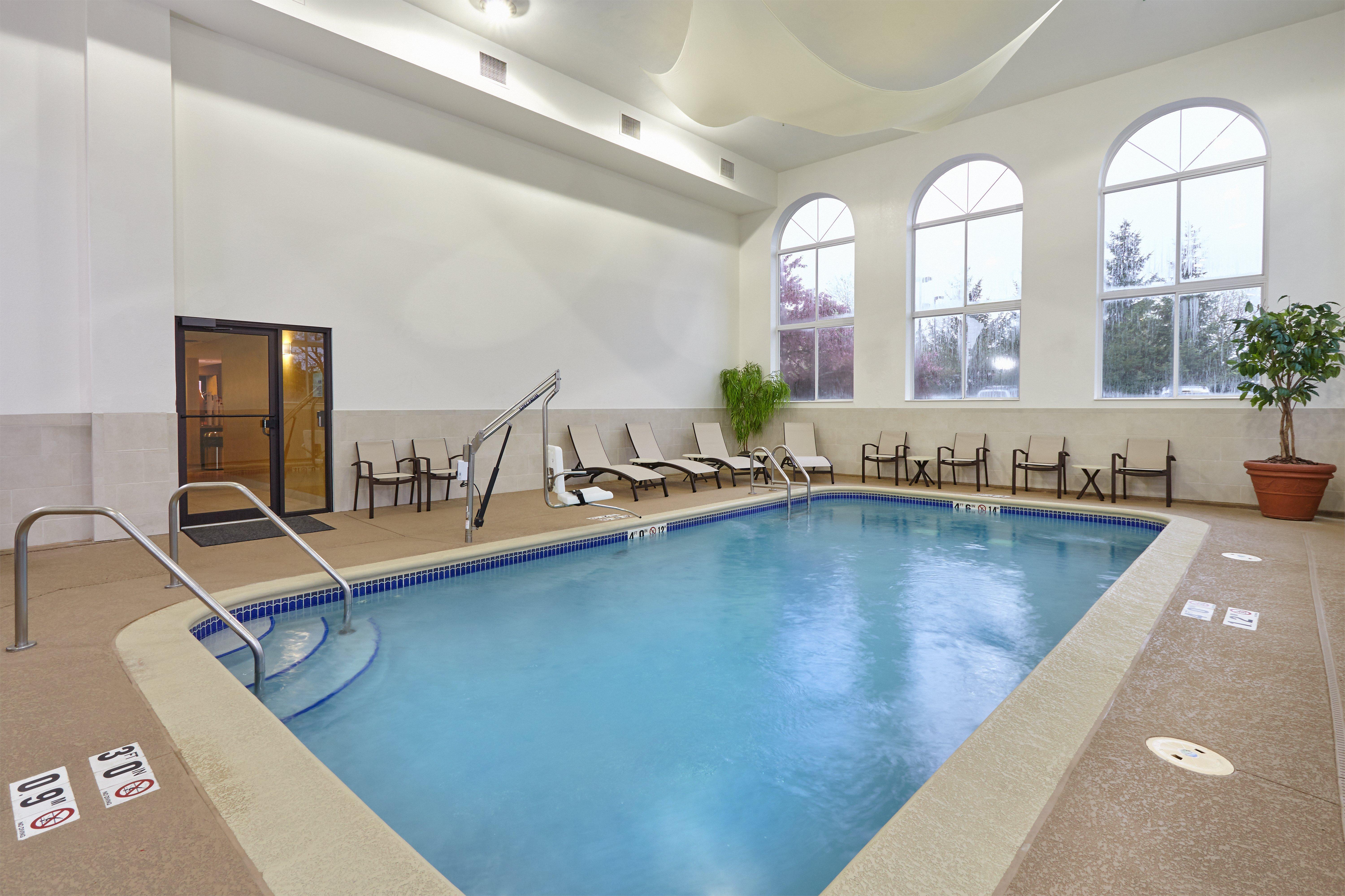 Holiday Inn Express & Suites Chicago-Libertyville By Ihg Exterior foto